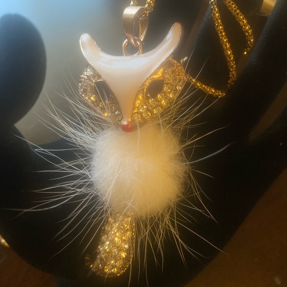 Fuzzy jeweled fox necklace - Picture 4 of 5
